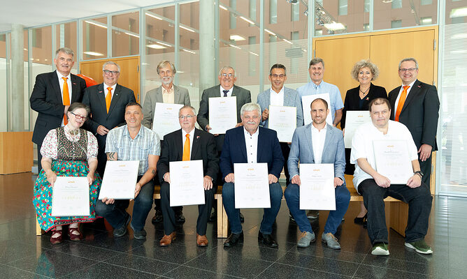 Vollversammlung 2024_alle_Ehrungen_Gruppenfoto